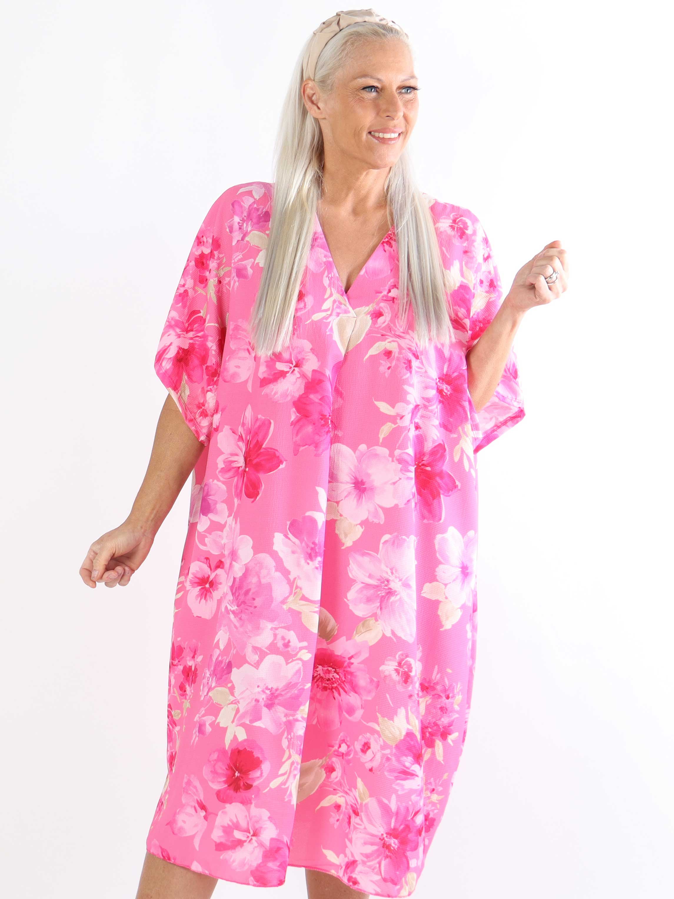 Mallie - Blommönstrad skjortklänning i plus size med v-ringning